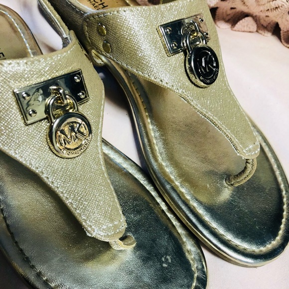 Girls size 2 Michael Kors gold sandals - Picture 5 of 9